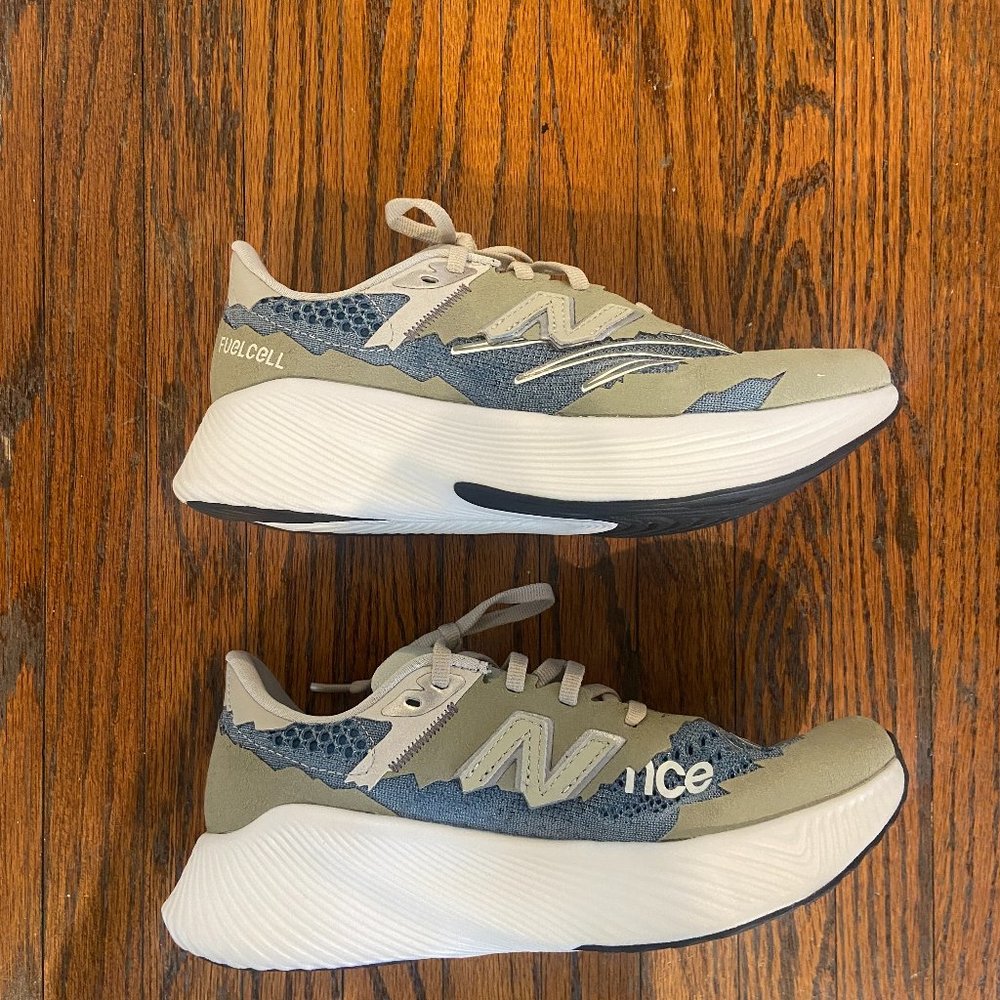 New Balance Tokyo Design Studio Fuel Cell Women Shoe - Size US 5